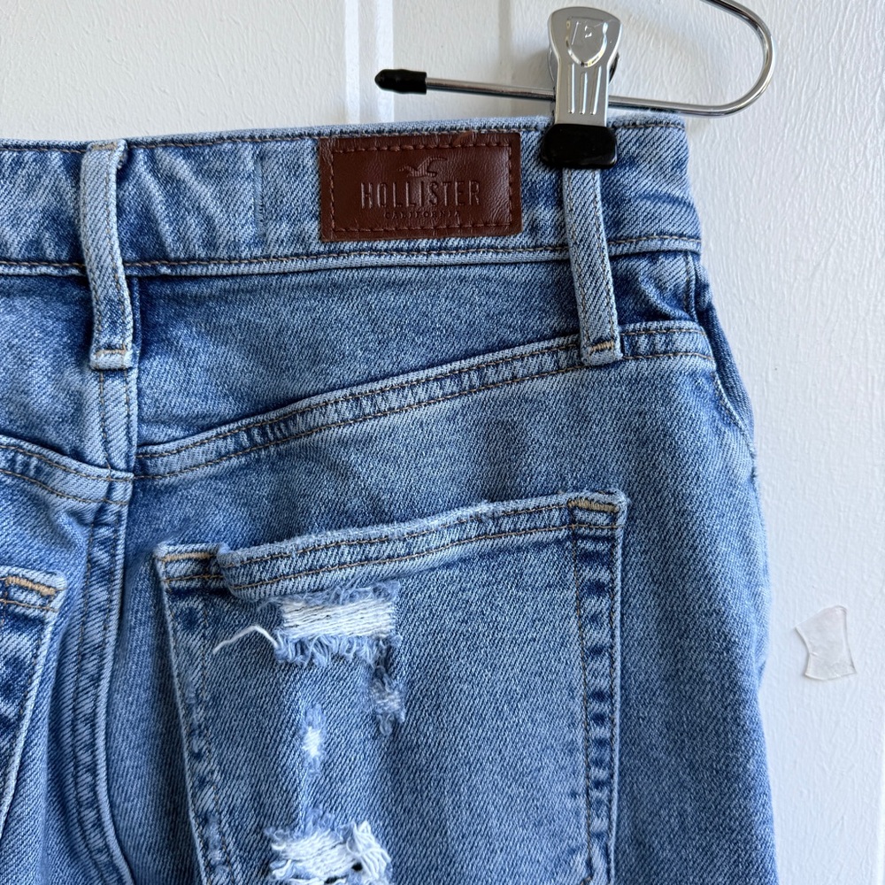 Hollister High-Waisted Ripped Jeans | Size 26/25 | Distressed Y2K Vibe - Picture 3 of 9